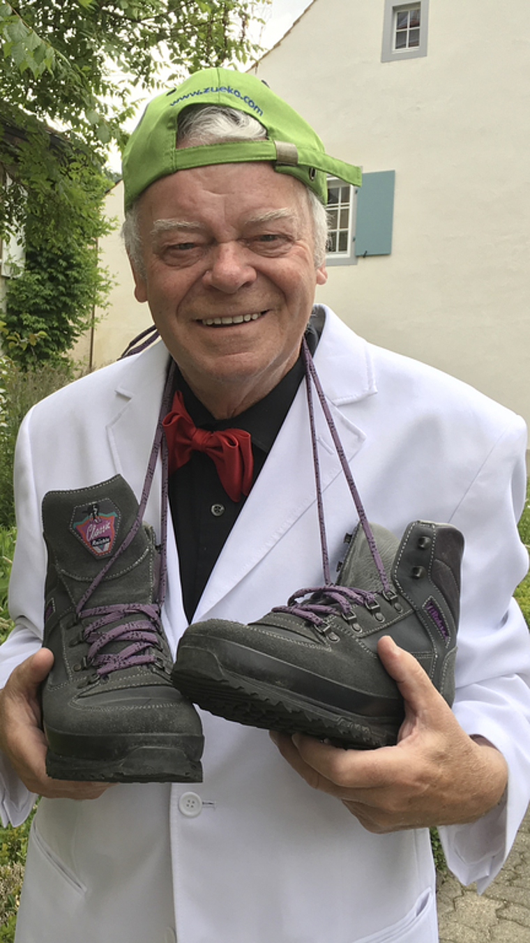 Schnürt die Wanderschuhe: Entertainer Nobby Bloch auf den Spuren von Hansi Hinterseer. Foto: Thomas Kramer
