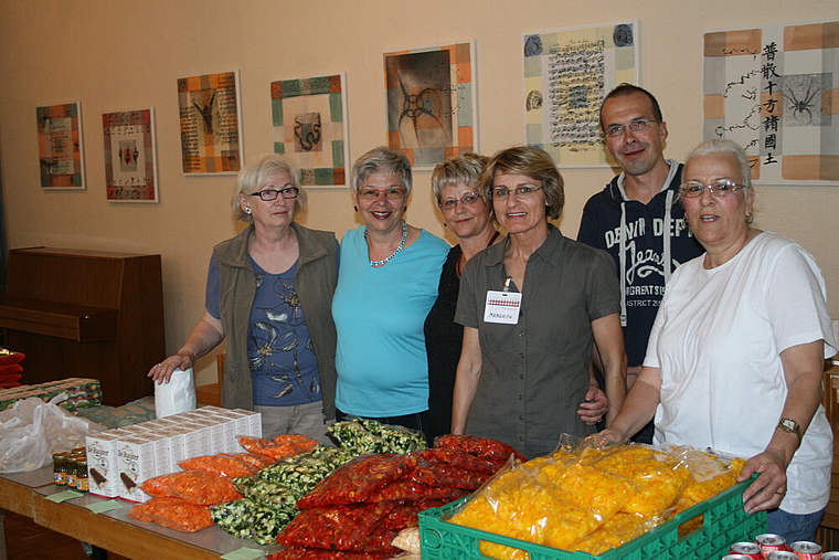 Einsatz für die Mitmenschen: Das Helferteam bestand vergangenen Donnerstag aus (v. l.) Marlis Hell, Ruth Christ, Rita Schweizer, Margrit Aeschi, Christof Klingenbeck und Viviane Gürtler.  Foto: Thomas Immoos
