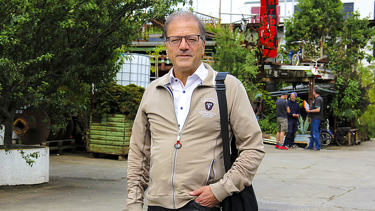 Auf dem Walzwerkareal: Für Giorgio Lüthi (CVP) steht das Areal sinnbildlich für den Wandel Münchensteins. Foto: Tobias Gfeller