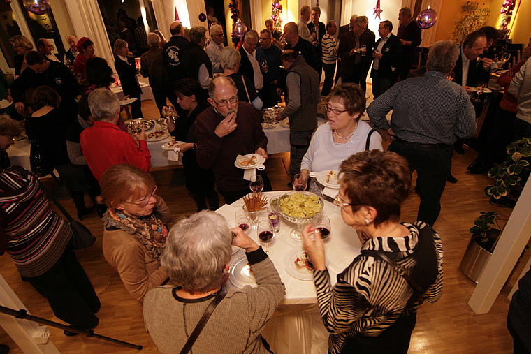 Zeichen der Anerkennung: Die Gemeinde Arlesheim lud am Welttag der Freiwilligenarbeit ehrenamtlich engagierte Bürger zum Apéro. Foto: Lukas Hausendorf