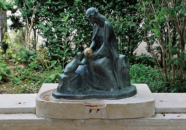Aus den 1940er-Jahren: Der Brunnen an der Ermitagestrasse wurde von Adele Schallenmüller geschaffen.Fotos: Angelica Dietler