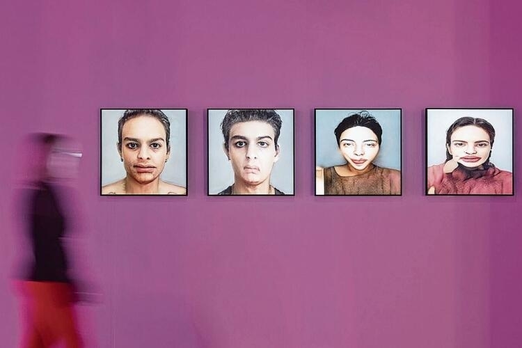 Porträtbilder: Welche Auswirkungen haben digitale Technologien auf die Definition 
von Schönheit in unserer Gesellschaft?