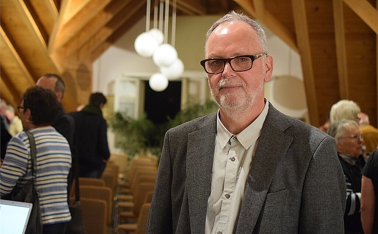 Der Referent: Kurt Bütikofer im Breitenbacher Fridolinssaal. Foto: Bea Asper