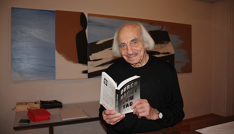 Der Autor: Walter Studer liest Gedichte aus seinem neusten Buch vor. Foto: Gaby Walther