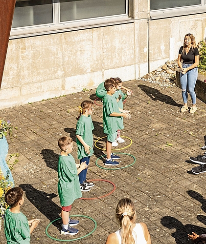Bewegung wird gefördert: Die Kinder studierten für den feierlichen Anlass einen Tanz ein.