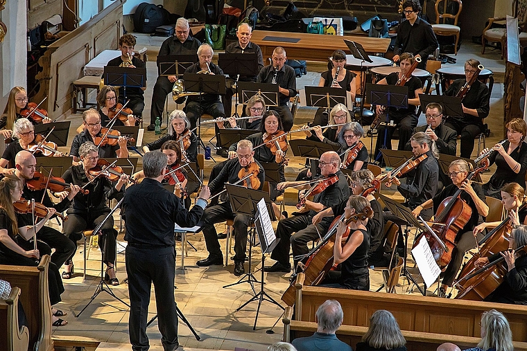 Ein überzeugender Auftritt: Das Orchester Laufental-Thierstein in der St. Katharinenkirche. Foto: Martin Staub