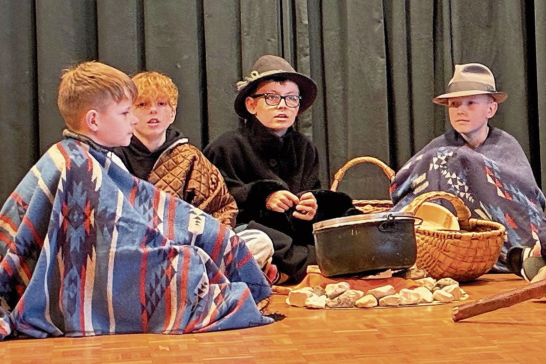Vor ihrem Aufbruch nach Bethlehem: Die Hirten auf dem Feld. Fotos: Isidor Huber Vor ihrem Aufbruch nach Bethlehem: Die Hirten auf dem Feld. Fotos: Isidor Huber