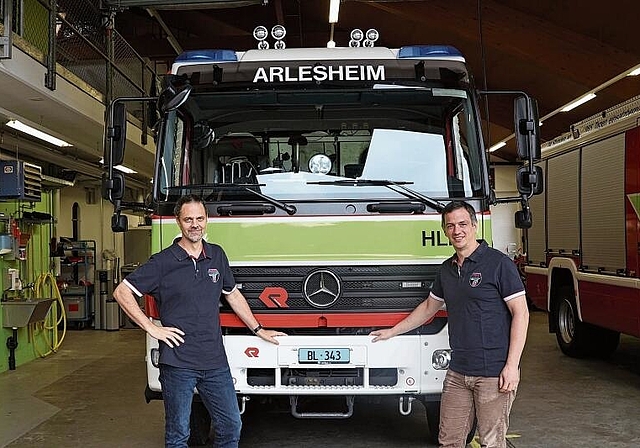 Kommen zusammen auf über 50 Dienstjahre: Kommandant Stefan Brendebach (links) 
und Kommandant-Stellvertreter Andreas Suter. Foto: Florin Bürgler