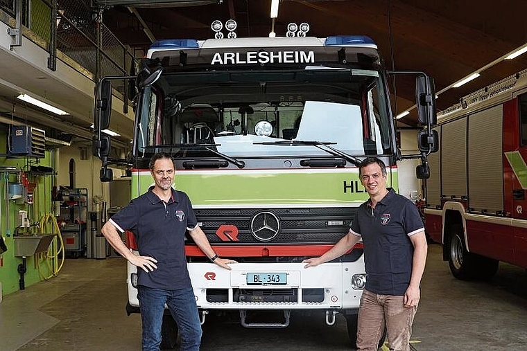 Kommen zusammen auf über 50 Dienstjahre: Kommandant Stefan Brendebach (links)
und Kommandant-Stellvertreter Andreas Suter. Foto: Florin Bürgler