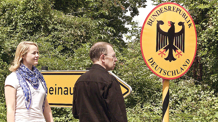 Beim Grenzübertritt in den «grossen Kanton»: Viktor Giacobbo – er wird am 30. August in Reinach sein – und Natalie Rickli. ZVG