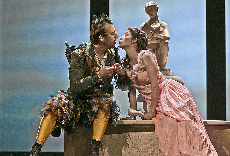 Überzeugen mit Spiel und Stimme: Peter Kubik als Papageno und Antonia Radneva als Pamina. Foto: Jochen Quast