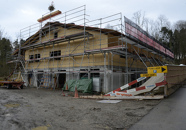 Wieder optimistisch: Nach einer Phase der Stagnation und Ungewissheit geht es mit dem Bau des Ponyhofs vorwärts.  Foto: Heiner Leuthardt