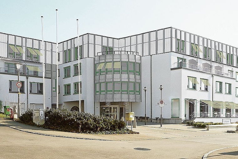 Einen Stock höher: So soll das Alters- und Pflegezentrum nach der Sanierung aussehen. Visualisierung: zvg