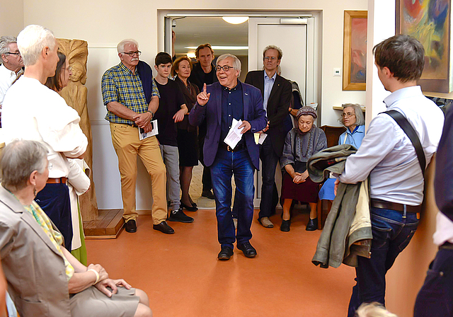«Der Welt entfremdet, aber nicht weltfremd»: Walter Kugler betonte in seinen Ausführungen, dass im Kunst-Schau-Depot die anthroposophische Kunst aus der Anonymität heraustrete.  Foto: zVg/Anna Krygier