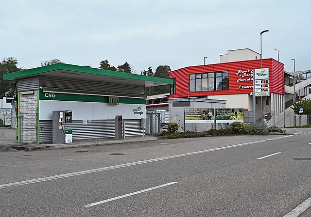 Bleibt bestehen: die Erdgas-Tankstelle der Gasverbund Mittelland AG im Tal in Arlesheim. Foto: Fabia Maieroni