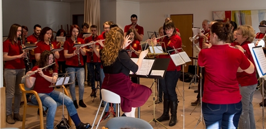 Jugendlich und vorwiegend weiblich: Der heutige Musikverein Konkordia Nunningen.