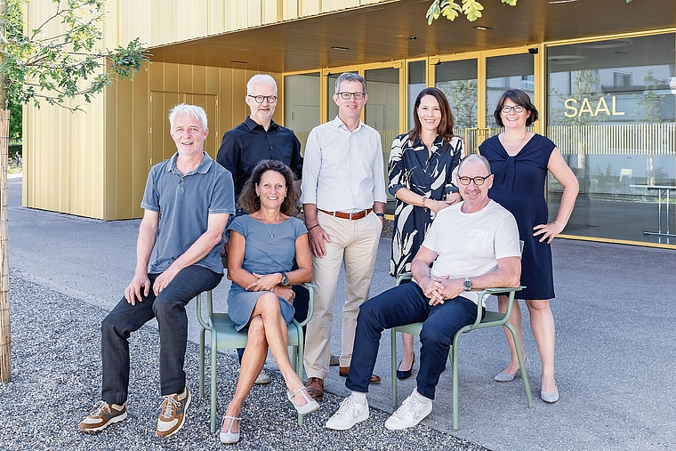 Die Zusammensetzung bis Ende November: (v. l. hinten stehend) Felix Berchten (Frischluft), Markus Eigenmann (FDP), Brigitte Treyer (FDP), Lea Mani (SP);(v. l. sitzend) Hartmut Vetter (Frischluft), Monika Strobel (parteilos) und Peter Vetter (SP). Fot