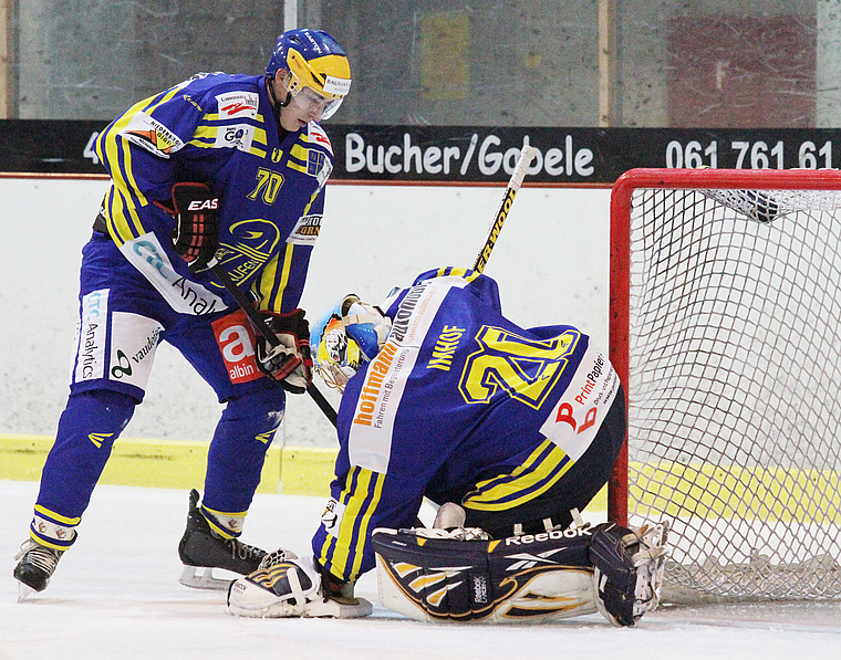 Bollwerk: Auch auf sie kommt es an, damit Laufen defensiv stabil ist. Pascal Glanzmann und Goalie Christoph Imhof Foto: eh-press