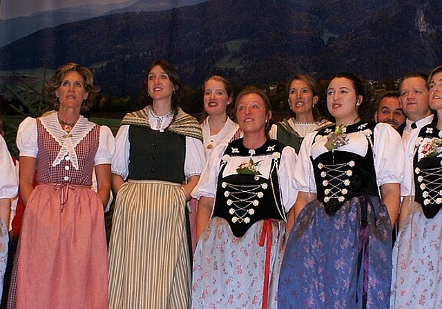 <em>Vereint im Gesang: </em>Älplerchörli Obervaz und Jodlerklub Bärgbrünneli, Liesberg. Foto: Jürg Jeanloz