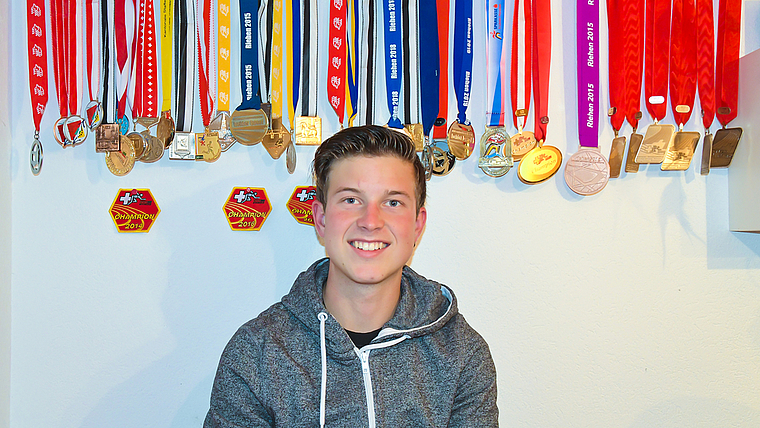 Halbmarathon U23-Schweizermeister: Immer wieder kehrt Lukas Vögtli mit einer Medaille von einer Schweizermeisterschaft nach Hause.  Foto: Bea Asper