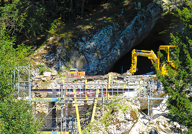 Ungewohntes Bild: Auf dem Karussellplatz stehen Kran, Bagger und Gerüst statt Platane und Rosskastanie.  Foto: Axel Mannigel
