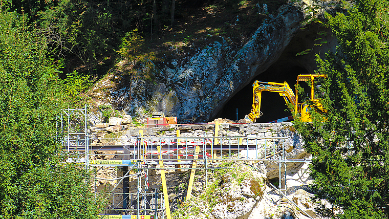 Ungewohntes Bild: Auf dem Karussellplatz stehen Kran, Bagger und Gerüst statt Platane und Rosskastanie. Foto: Axel Mannigel
