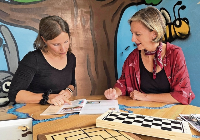 Wollen sich im Gemeinderat für die Jugendarbeit einsetzen: Die designierte Gemeinderätin Anja Studer (l.) und Gemeinderätin Irene Marchesi. Foto: zvg