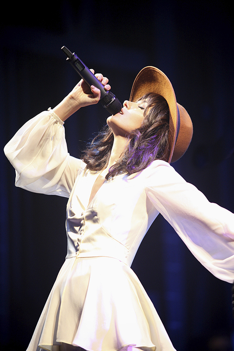 Eindringlinge Songs: Katie Melua findet im Park im Grünen die perfekte Bühne für ihren Auftritt. Foto: ZVG