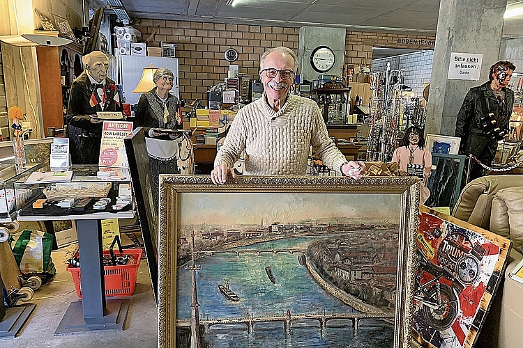 Sergio Wagner in seinem Reich: Seit über 40 Jahren Brocanteur und Archäologe des Alltags. Foto: ROMANA VON TANA Sergio Wagner in seinem Reich: Seit über 40 Jahren Brocanteur und Archäologe des Alltags. Foto: ROMANA VON TANA