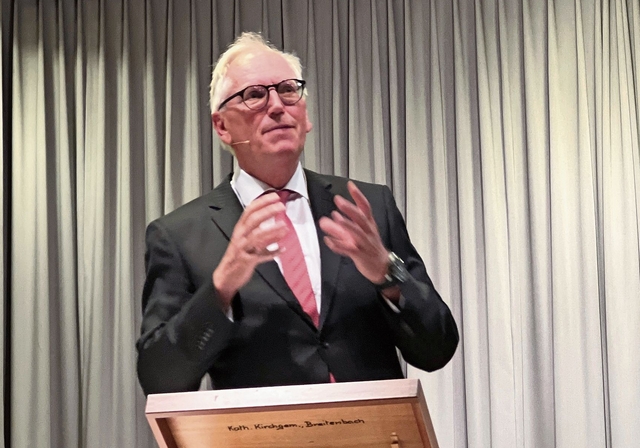 Vortrag: Thomas Borer erklärt die politische Krise der Schweiz und ihre Folgen. Foto: Simon Jermann