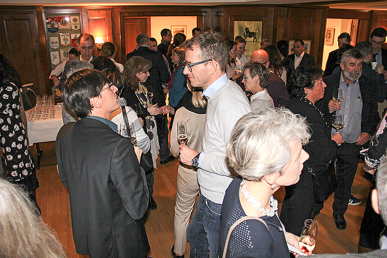 Volles Haus: Über hundert Gäste folgten der Einladung des Arleser Gewerbevereins zum Neujahrsapéro. Fotos: Tobias Gfeller
