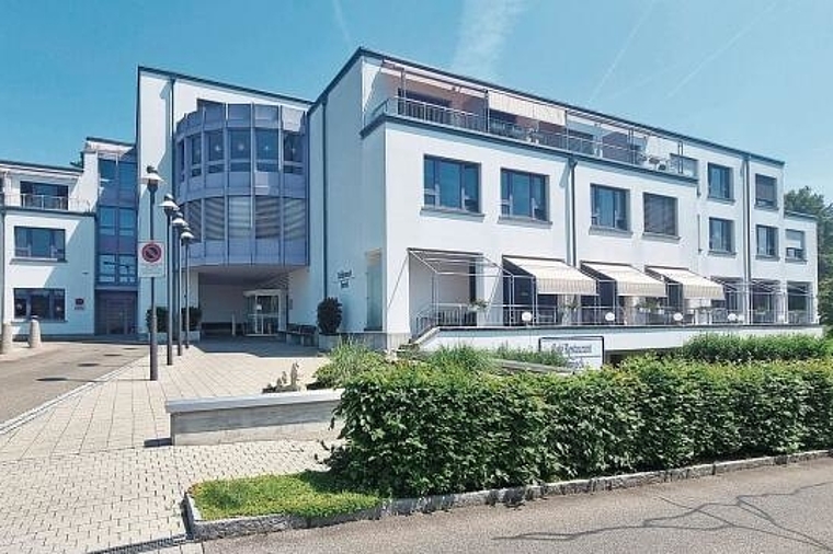 1991 erbaut: Das Alterszentrum am Wollmattweg in Dornach. Foto: Fabia Maieroni