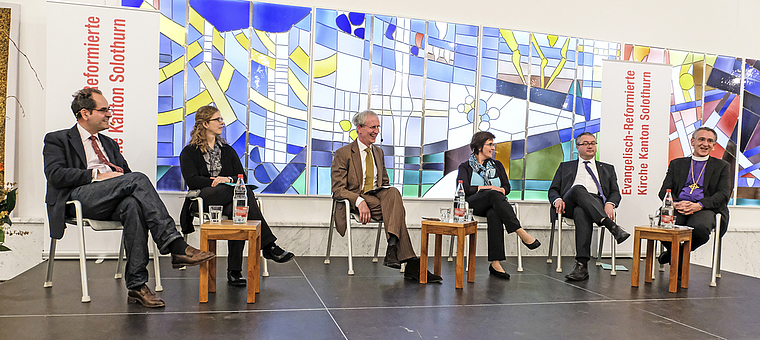 Hochkarätiges Podium zwischen Abgrenzung und Harmonie: Martin Wallraff, Esther Kobel, Michael Bangert, Edith Rey Kühntopf, Remo Ankli und Harald Rein, v. l.  Foto: Thomas Brunnschweiler