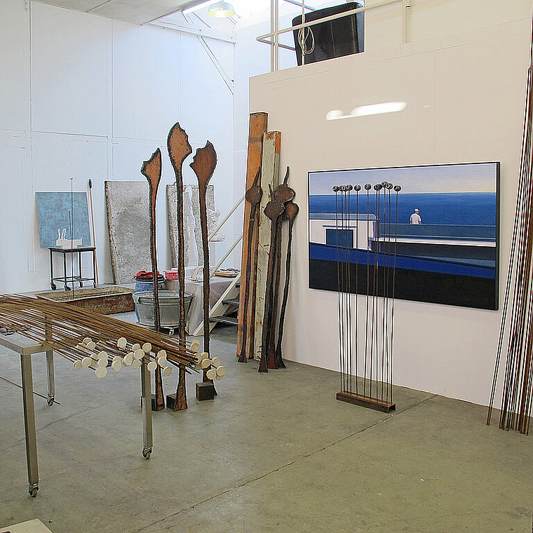 Ausstellungsaufbau: Flüchtige Einblicke erhöhen die Spannung bis zur Ausstellungseröffnung. Foto: ZVG