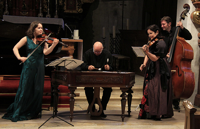 Das Ensemble: Patricia Kopatchinskaja, Viktor Kopatchinsky, Emilia Kopatchinskaja, Martin Gjakonovsky (v. l.) gastierten am Dienstag in Laufen. Foto: Martin Staub