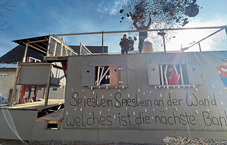 Banküberfall: «Spieglein, Spieglein an der Wand, welches ist die nächste Bank.» Banküberfall: «Spieglein, Spieglein an der Wand, welches ist die nächste Bank.»