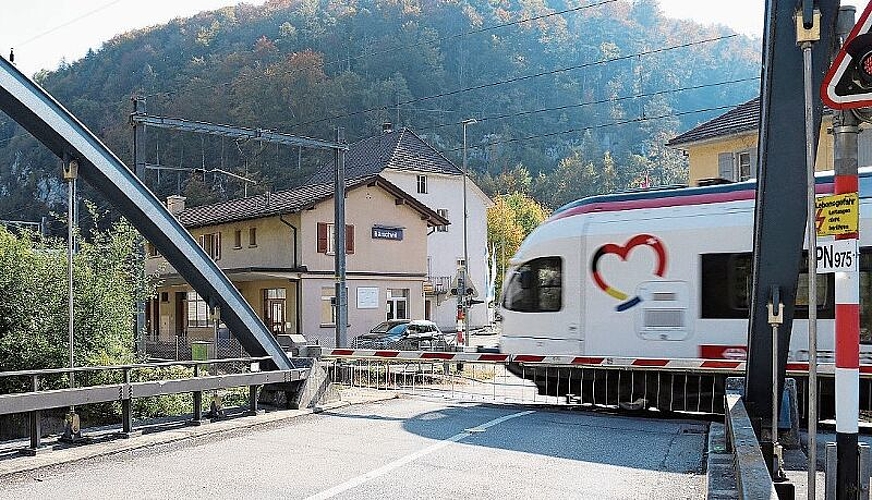 Keinen Stopp: Bei der Station Bärschwil hält schon lange kein Zug mehr. Foto: Gaby Walther