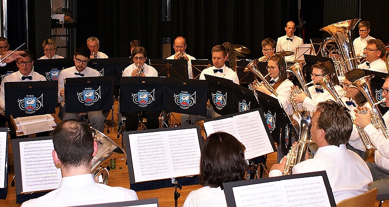 <em>Spiellaune auf hoher See: </em>Musikverein Brass Band Liesberg<em>Foto: Jürg Jeanloz</em>