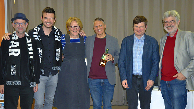 Wortakrobaten: (v. l.) Bernhard Jungen, Manuel Zimmermann, Juliane Hartmann, Daniel Frei, Haiko Behrens, Thomas Brunnschweiler. Foto: Isabelle Hitz