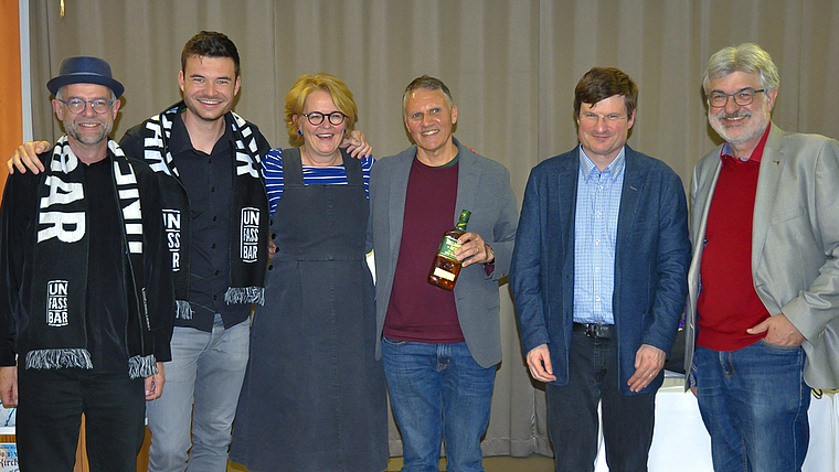 Wortakrobaten: (v. l.) Bernhard Jungen, Manuel Zimmermann, Juliane Hartmann, Daniel Frei, Haiko Behrens, Thomas Brunnschweiler.  Foto: Isabelle Hitz