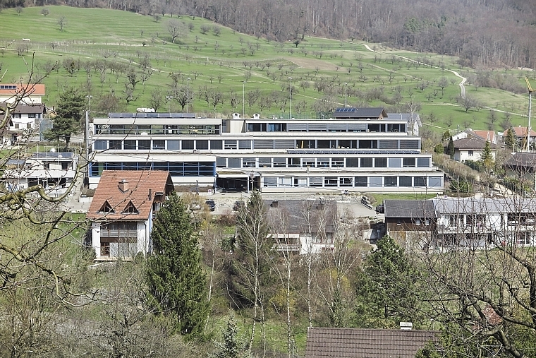 Zu weit weg, zu teuer: Der Gemeinderat stellt sich gegen den Kanton, der die Progymnasiasten aus Dornach nach Büren in die Kreisschule Dorneckberg schicken möchte.  Foto: Edmondo Savoldelli