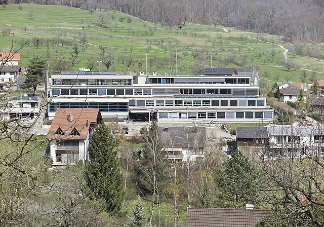 Zu weit weg, zu teuer: Der Gemeinderat stellt sich gegen den Kanton, der die Progymnasiasten aus Dornach nach Büren in die Kreisschule Dorneckberg schicken möchte.  Foto: Edmondo Savoldelli