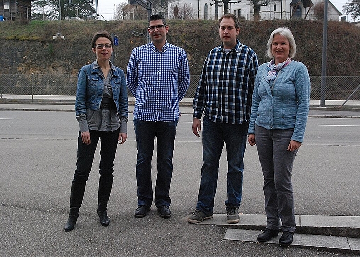 Gemeinsam: FDP und SP feierten am gleichen Ort (vl. Sabine Asprion, Pascal Bolliger, Roman Bucher, Carole Seeberger). Fotos: Melanie Brêchet
Gemeinsam: FDP und SP feierten am gleichen Ort (vl. Sabine Asprion, Pascal Bolliger, Roman Bucher, Carole Seeberger). Fotos: Melanie Brêchet