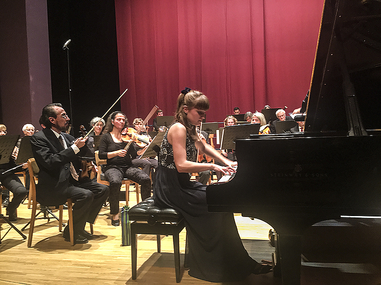 Gefühlvoll und technisch einwandfrei: Gracia Steinemann berührte die Herzen mit Mozarts 20. Klavierkonzert. Foto: Caspar Reimer