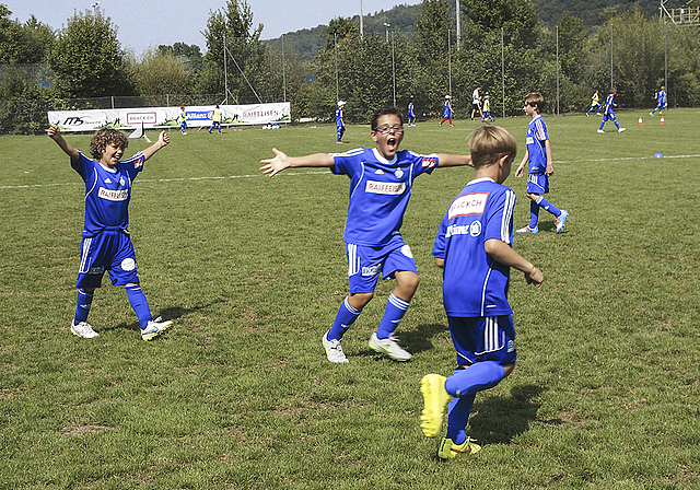 Vielfältiges Training: Auch der Torjubel will geübt sein.  Foto: Tobias Gfeller