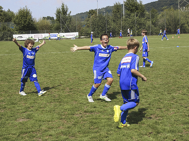 Vielfältiges Training: Auch der Torjubel will geübt sein. Foto: Tobias Gfeller