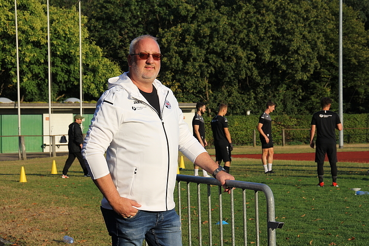 Endlich auf dem Feld: Präsident Tobias Hofer ist glücklich, dass sich die Spieler nach der Pause wieder im Turnier messen können. Foto: Tobias Gfeller