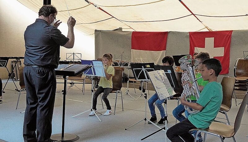 Endlich: Die jüngsten Musizierenden der Musikschule Laufental-Thierstein freuten sich auf ihren ersten öffentlichen Auftritt seit langem.
