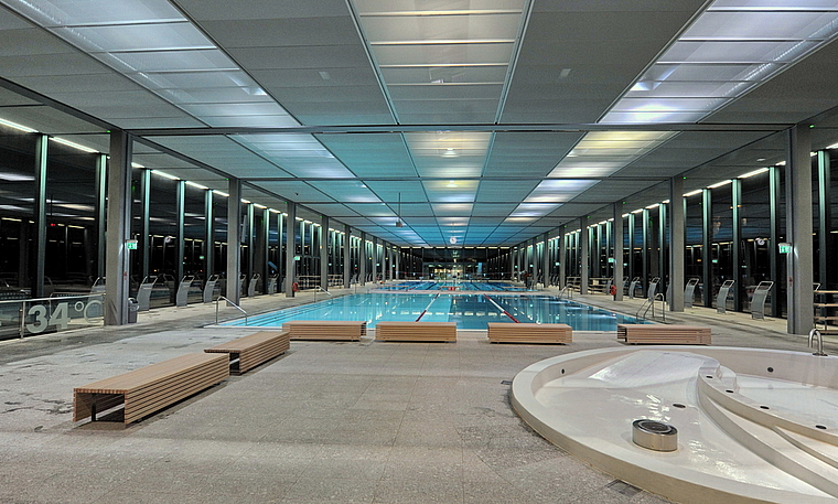 Gedecktes Wasser für die Region? Ein Hallenbad mit einem 50-Meter-Becken wie hier in Locarno fordern die Initianten. Foto: ZVG/WAGO Contact SA