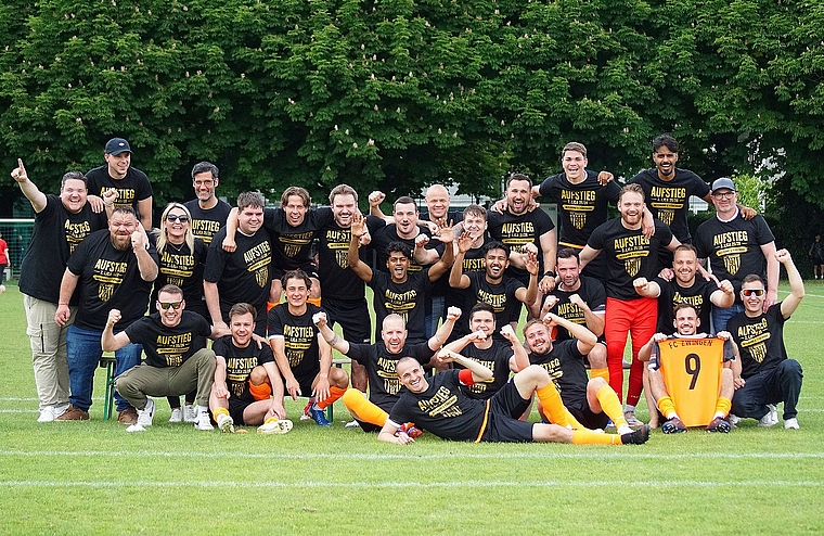 Meisterlich: Der FC Zwingen steigt zum zweiten Mal in der Vereinsgeschichte in die 2. Liga auf.Foto: Laura Krabbe